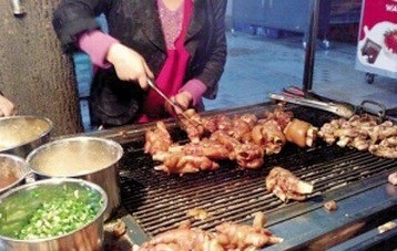 【案例】大學(xué)生“豬蹄哥”從地?cái)偲鸩?，一年賣出30萬(wàn)只豬