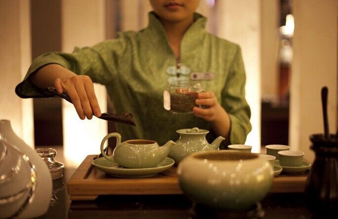 傳統(tǒng)化or標(biāo)準(zhǔn)化，中國(guó)茶市場(chǎng)應(yīng)如何破局？