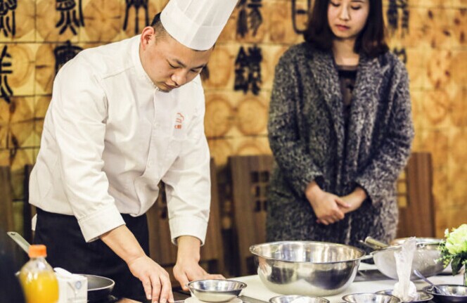 廚師上門O2O平臺(tái)轉(zhuǎn)型“高端定制”能否找到盈利突破口？|餐飲界