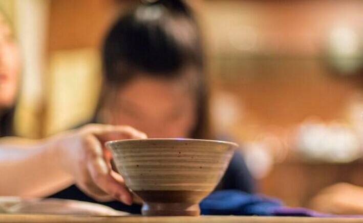 當咖啡遇上豬蹄，茶真鄉(xiāng)這樣突圍“慢餐飲”|餐飲界
