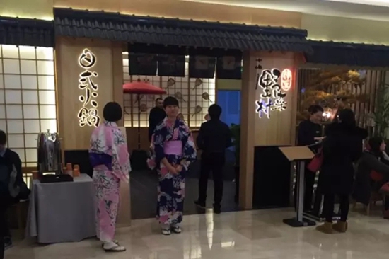 火鍋店關門潮之際，這家店憑啥開業(yè)就排隊？