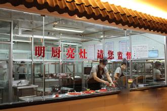 繼亮灶后再亮生產(chǎn)線，餐企生產(chǎn)過(guò)程有望接受市民網(wǎng)上監(jiān)督