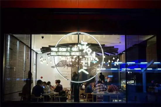 外婆家旗下“你別走”制全蝦宴，吳國(guó)平還想做什么？|餐飲界