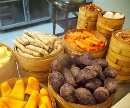 你覺得不上檔次的那些餐飲，卻為何頻頻能夠引爆市場(chǎng)？