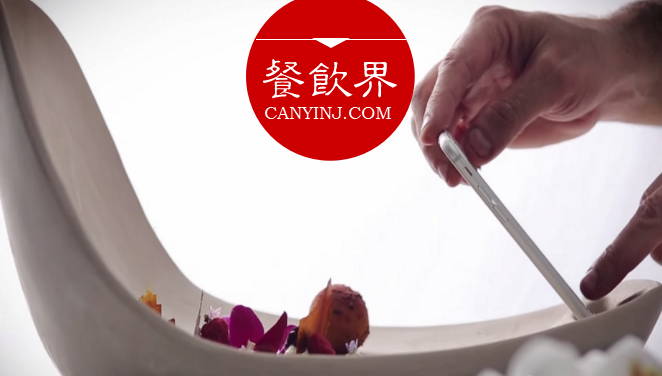 將餐盤打造成“拍照神器”，這家餐廳完成一次完美的社群營(yíng)銷！