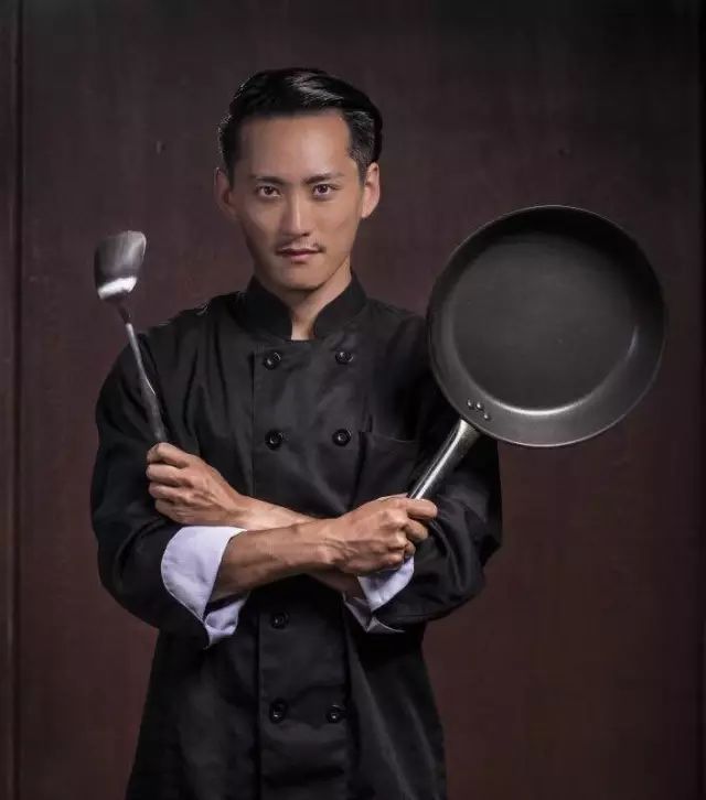 明明可以靠臉吃飯，卻做了豬手外賣，月流水做到20