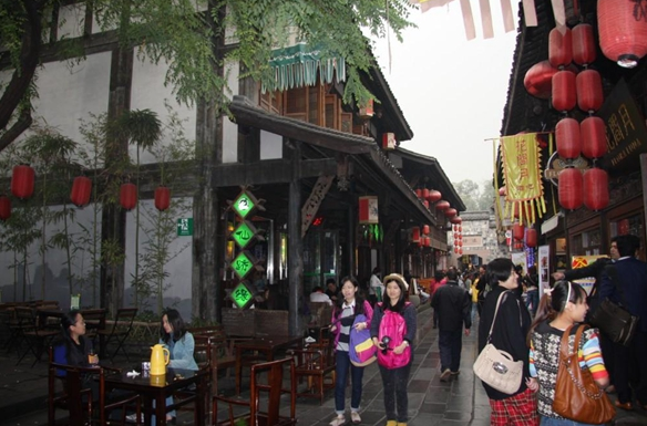 成都：高檔餐飲“全軍覆沒(méi)” 賣(mài)場(chǎng)餐飲異軍突起
