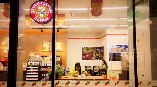 便利店紛紛跨界玩起餐飲，對餐飲企業(yè)是福還是禍？