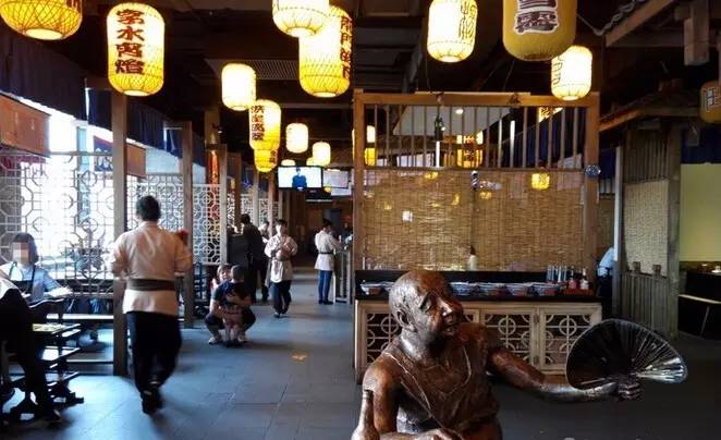街邊店VS購物中心，火鍋品牌的玩法大不同!來看它們怎么做!