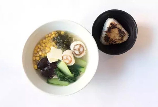 奔馳干起了餐飲，網(wǎng)友評(píng)價(jià)是這樣的……
