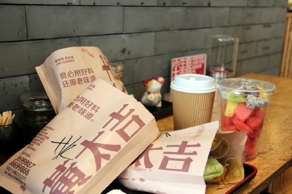 風(fēng)口上的同類，為何黃太吉關(guān)店過(guò)半，西少爺年入1億？|餐飲界