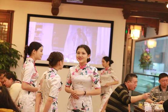 1個(gè)月火爆整個(gè)重慶，這家重慶火鍋店到底做了啥?