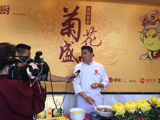 餐飲直播興起，譚廚一場(chǎng)“菊花盛宴”俘獲3萬(wàn)粉絲！