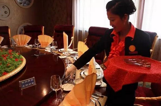 餐廳的老員工不服管，應該怎么辦？|餐飲界