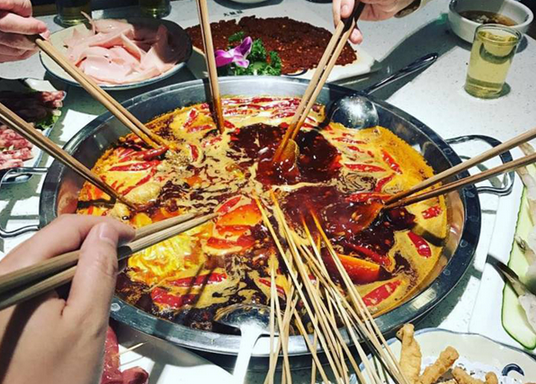 敢去紐約時代廣場秀肌肉，這個四川火鍋憑什么？