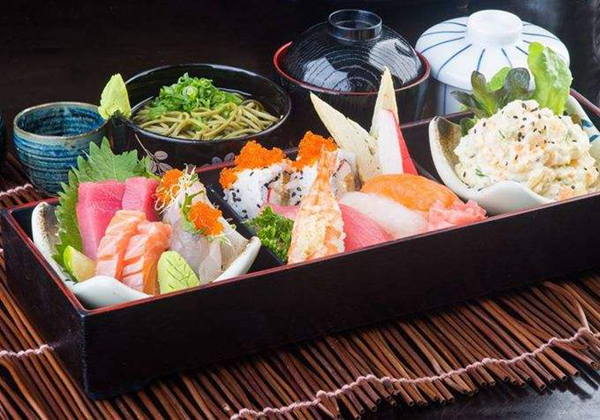 日料KO中國(guó)七大菜系，中國(guó)餐飲怎么辦？