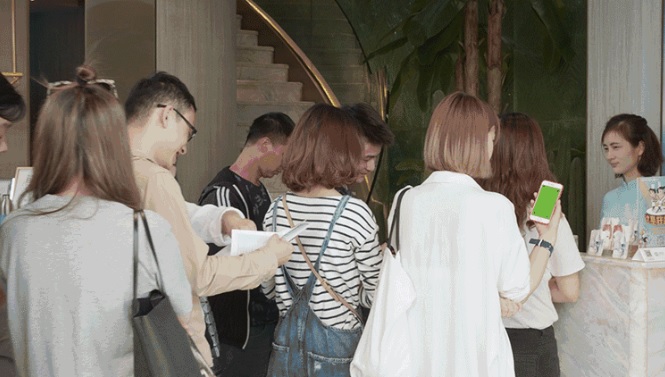 最新人氣店探秘，究竟是什么讓這幫90后吃貨排隊3小時也要等？