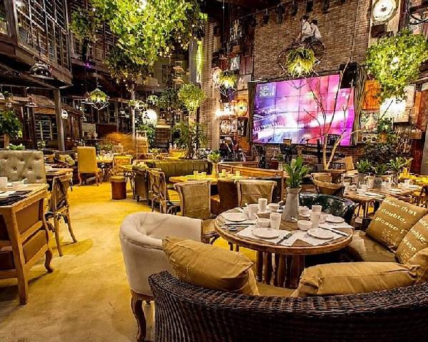 開便利店、書店、花店、家具店……餐飲老板開始跨界！