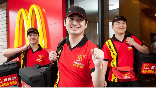 與 UberEats 合作，四分之一的美國麥當(dāng)勞餐廳月底都能送外賣了