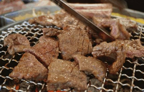 餐飲新騙術(shù)：小伙吃了一頓烤肉，準備買房交首付的55萬沒了