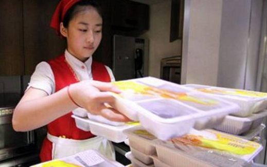高鐵上可以訂外賣了！肯德基、麥當勞、真功夫們率先“上車”！