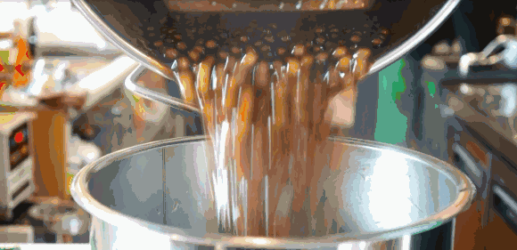一杯奶茶=8罐紅牛！你們愛喝的COCO、貢茶等暢銷奶茶，還敢喝嗎？