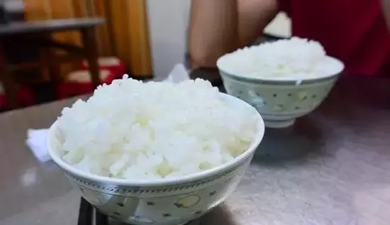 網(wǎng)上瘋傳1杯酸奶=2罐可樂(lè) 你以后還敢喝嗎？|餐飲界