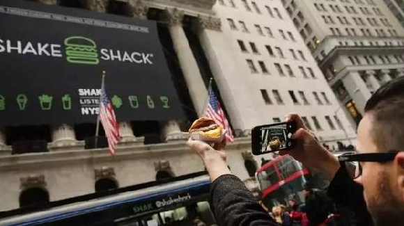 美國漢堡網(wǎng)紅“Shake Shack”要來上海開店了，不過要等到2019年