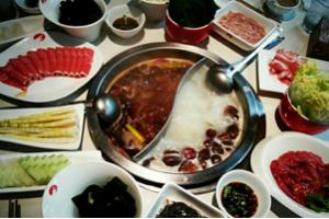 真相| 出問題的海底撈 可不是一家簡單的火鍋店！|餐飲界