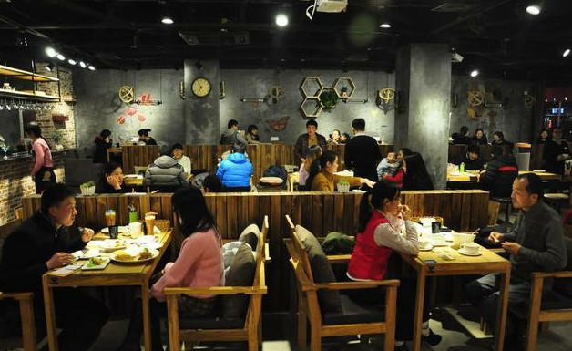 每天只賣一道菜月入120萬日元，她成功的秘訣是什么？|餐飲界