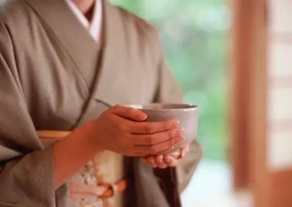 這家餐企用了4個“找死”的經(jīng)營方法，卻成為行業(yè)老大|餐飲界