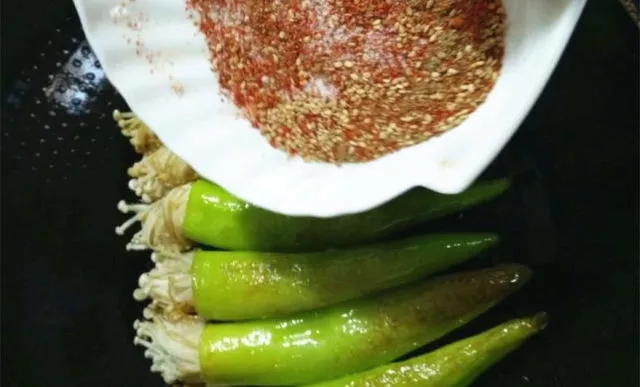 你只知道用金針菇來涮火鍋，學(xué)著這樣做健康又美味