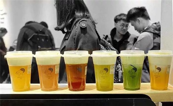 進(jìn)商場、做營銷、拉投資......“喜茶們”真的很忙！