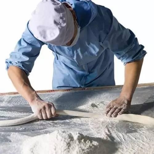 發(fā)獎金，給廚師配保姆留住員工？但論留人還是海底撈牛