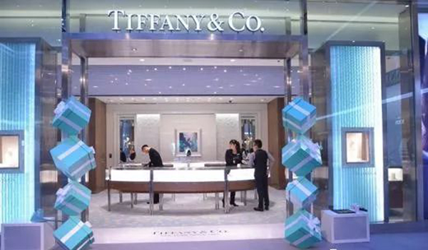 從時(shí)尚到過時(shí)，Tiffany藍(lán)是這樣一步步被餐飲人用廢的！