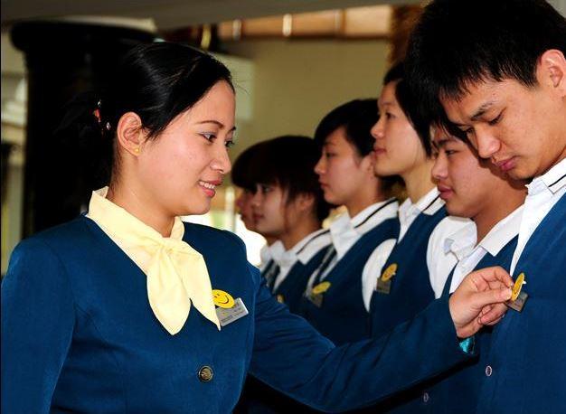 “小女孩”是做不好領(lǐng)班的！如何做一個(gè)優(yōu)秀的餐廳領(lǐng)班？