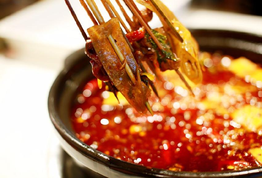 一串難求， 京城最火串串香，單店日賣2萬串