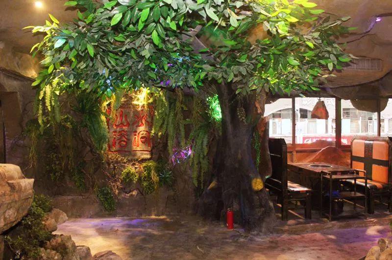 開(kāi)在溶洞里的火鍋店，日流水2萬(wàn)5