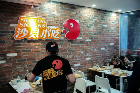 紐約這家中國小吃開業(yè)第一天3小時就售罄 味道正得很！|餐飲界