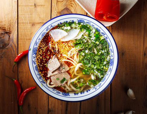 又一大新星牛肉拉面品牌橫空出世，名字叫做“筷三國”|餐飲界