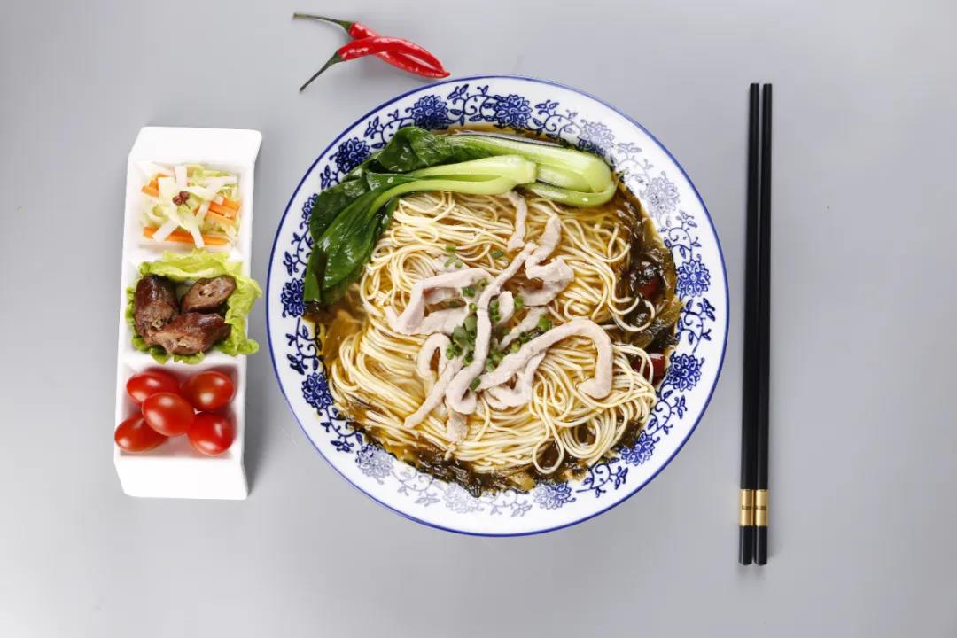 “被人忽悠”開(kāi)飯店，20萬(wàn)打水漂，最后他總結(jié)了一句話