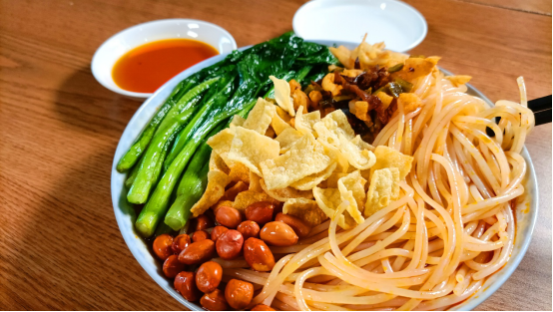 大型真香現(xiàn)場，青菜才是螺螄粉的“靈魂伴侶”