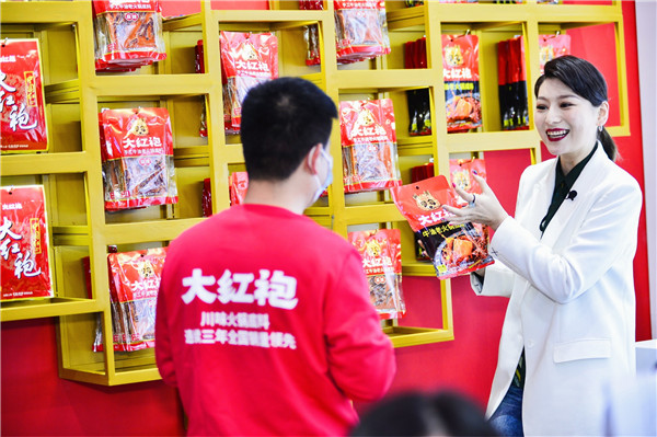 2噸巨型火鍋底料亮相！天味食品實力引爆春糖