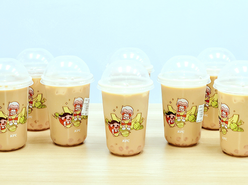 新老品牌聯(lián)手送出夏日甜蜜！元?dú)馍致?lián)名KFC推蜜瓜味乳茶