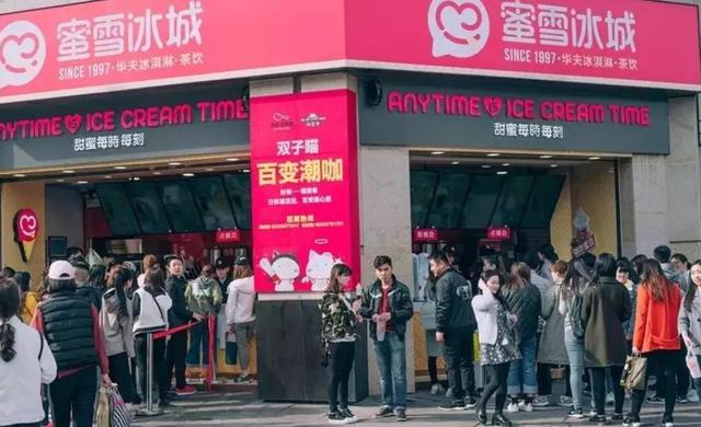 前人踩坑，后人取經(jīng)，我們?cè)撊绾伍_好一家茶飲加盟店？|餐飲界
