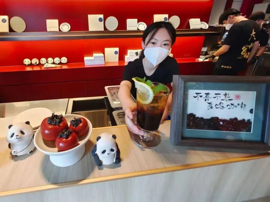 老字號(hào)布鞋內(nèi)聯(lián)升做咖啡，跨界咖啡這么卷了嗎？|餐飲界