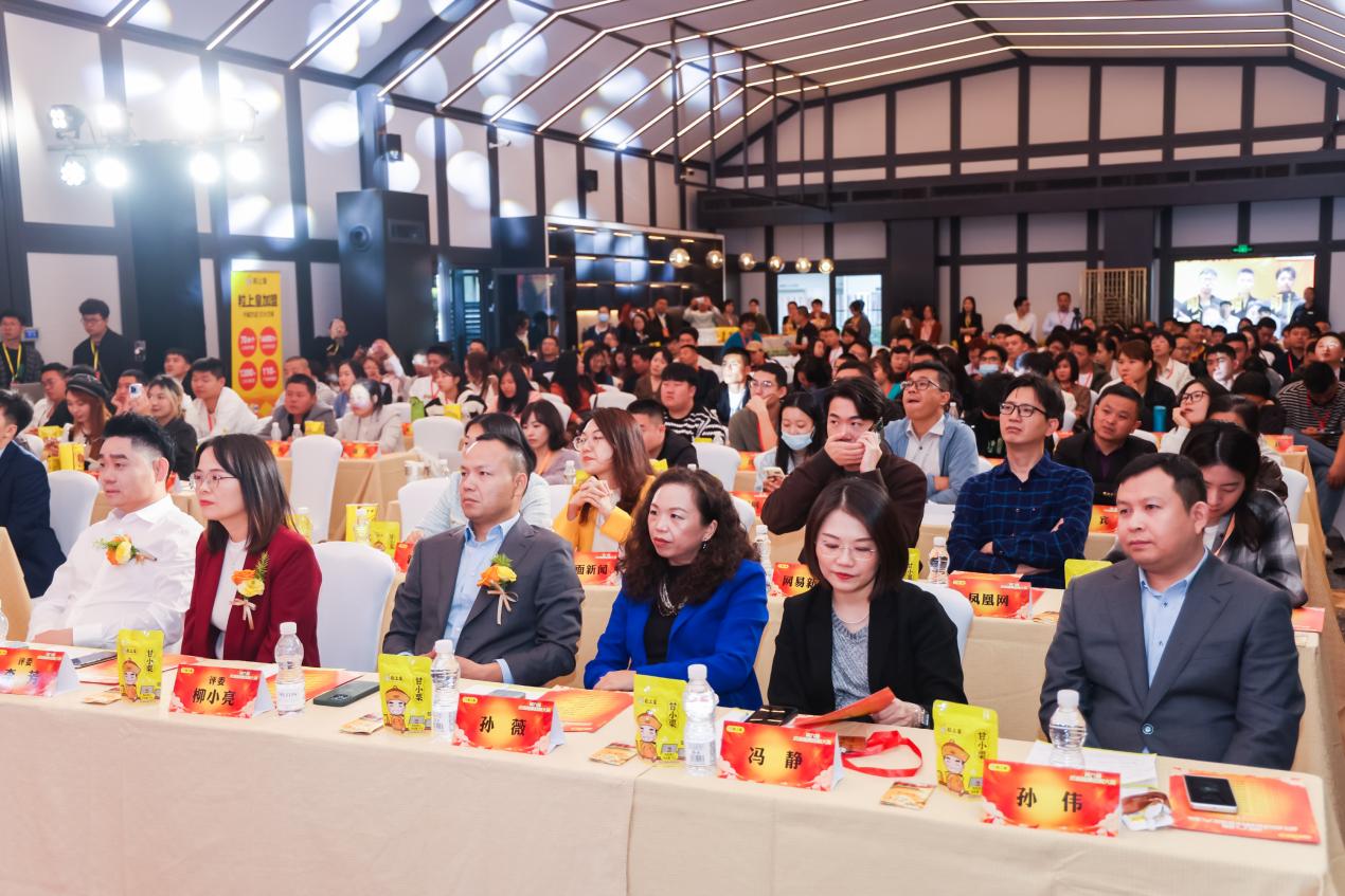 板栗界的“炒王”！上海小伙年炒20噸，勇奪板栗炒制大賽冠軍