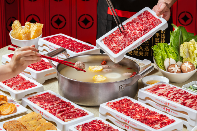 一人食火鍋“受害者”爆火后，八合里火鍋官方回應(yīng)來了|餐飲界