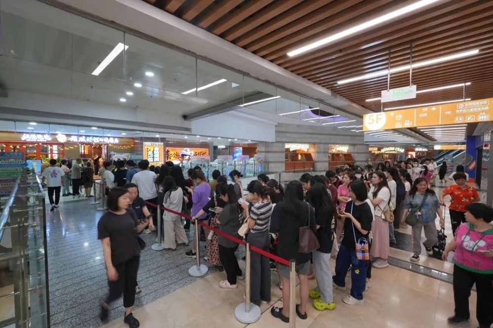 登頂熱搜，這家烤肉店憑何讓頂流商圈為之瘋狂？|餐飲界