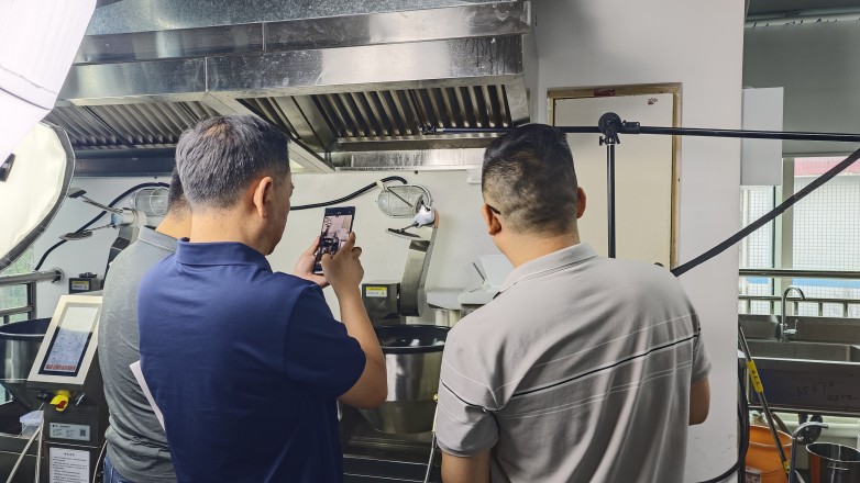 炒菜機(jī)器人席卷餐飲，預(yù)制菜迎來終結(jié)者？|餐飲界